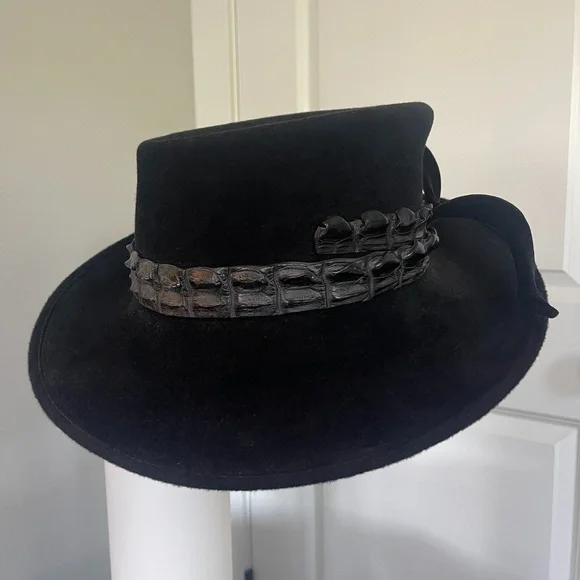 Stunning Philip Treacy Felt Crocodile Hat - Picture 2 of 7